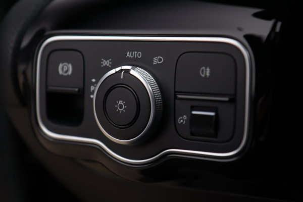 Mercedes-Benz CLA-Klasse 200 Premium Plus / PANO / MEMORY / BURMESTER / KEYLESS / CAMERA