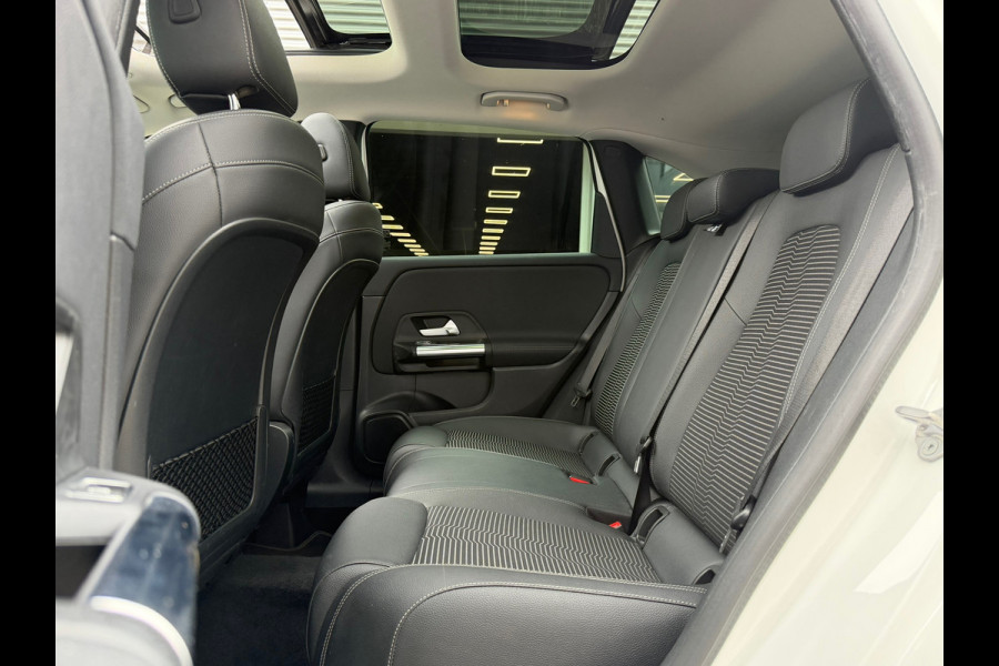 Mercedes-Benz B-Klasse 250 e Advantage 218 Pk | Panoramadak| Navigatie | Cruise | Clima |Camera 360 | Trekhaak |Full Led ] 17".
