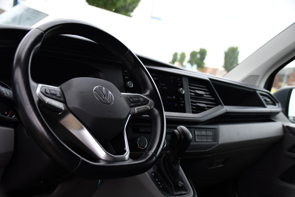 Volkswagen Transporter 2.0 TDI L2H1 30 DC Bulli Edition Adaptieve Cruise, Camera, Carplay, LED, Stoelverwarming, Standkachel, Automaat, Multimedia, Sensoren, Uniek!