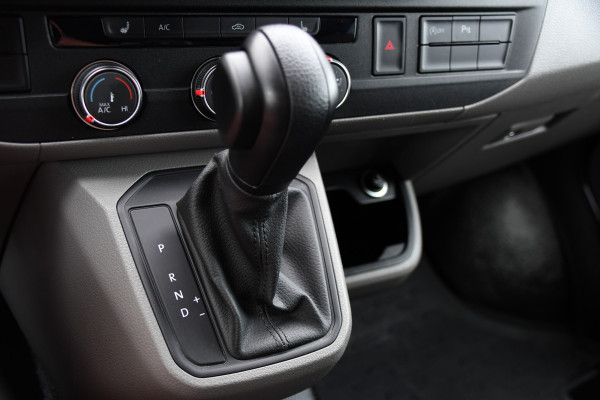 Volkswagen Transporter 2.0 TDI L2H1 30 DC Bulli Edition Adaptieve Cruise, Camera, Carplay, LED, Stoelverwarming, Standkachel, Automaat, Multimedia, Sensoren, Uniek!