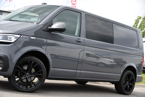 Volkswagen Transporter 2.0 TDI L2H1 30 DC Bulli Edition Adaptieve Cruise, Camera, Carplay, LED, Stoelverwarming, Standkachel, Automaat, Multimedia, Sensoren, Uniek!
