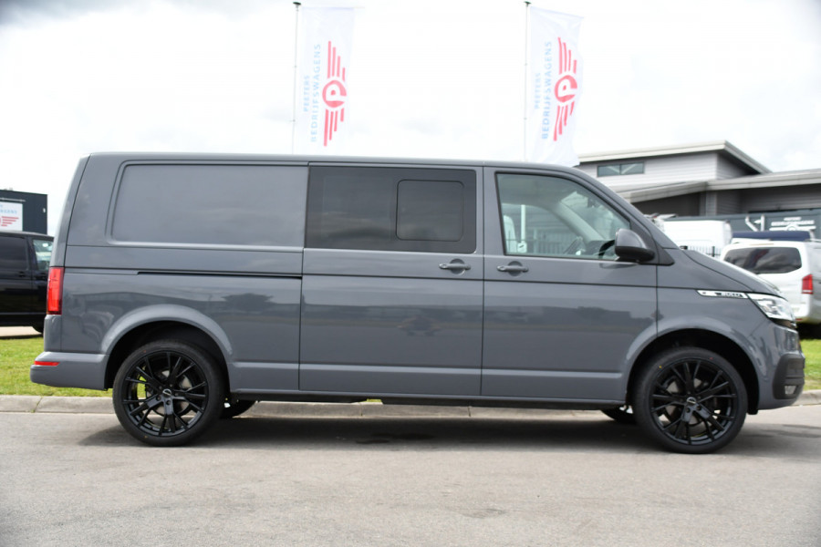 Volkswagen Transporter 2.0 TDI L2H1 30 DC Bulli Edition Adaptieve Cruise, Camera, Carplay, LED, Stoelverwarming, Standkachel, Automaat, Multimedia, Sensoren, Uniek!