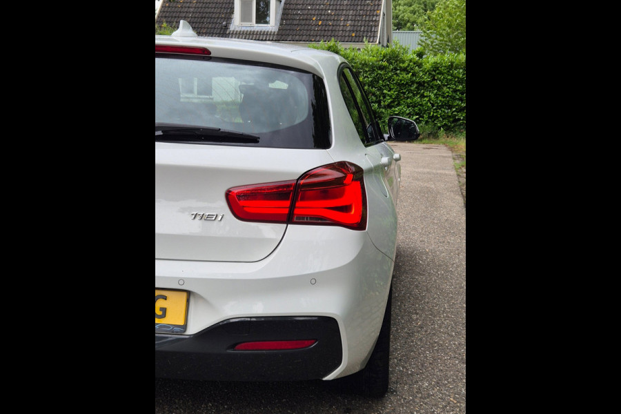 BMW 1-serie M Sport 1e EIGENAAR LCI Automaat Wit NAP NL 118i Executive