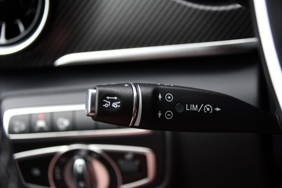 Mercedes-Benz V-Klasse 300d L2 DC AMG Edition Adaptieve Cruise, 360 Camera, Carplay, Stoelverwarming/verkoeling, 240pk, LED, Leder, Automaat, Uniek!