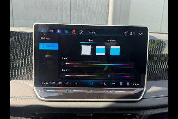 Volkswagen Tiguan 1.5 eTSI 'Goal' * TREKHAAK * 360Gr camera * Sideassistent * Navigatiesysteem *