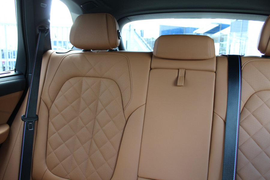 BMW X5 xDrive50e M-Sport Pro | Vierwielbesturing | Trekhaak | Spoilerpakket | H&K | Panoramadak | Luchtvering