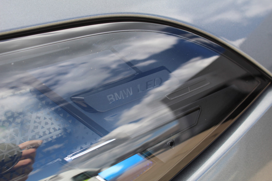 BMW X5 xDrive50e M-Sport Pro | Vierwielbesturing | Trekhaak | Spoilerpakket | H&K | Panoramadak | Luchtvering