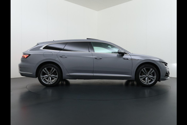 Volkswagen Arteon Shooting Brake 1.4 TSI eHybrid R-Line BINNEN + BUITEN VAN: 37.900,- VOOR: 34.877,- UW WKVOORDEEL: 3.023,- | PANO| NAPPALEDER SPORTSTOELEN| ELEK. STOEL MET MEMORY| ELEK. ACHTERKLEP| ACHTERBANK VERWARMD| CAMERA| STOELVERWARMING| CARPLAY| DODE HOEK SENSOR