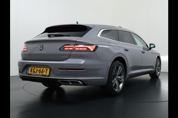 Volkswagen Arteon Shooting Brake 1.4 TSI eHybrid R-Line BINNEN + BUITEN VAN: 37.900,- VOOR: 34.877,- UW WKVOORDEEL: 3.023,- | PANO| NAPPALEDER SPORTSTOELEN| ELEK. STOEL MET MEMORY| ELEK. ACHTERKLEP| ACHTERBANK VERWARMD| CAMERA| STOELVERWARMING| CARPLAY| DODE HOEK SENSOR