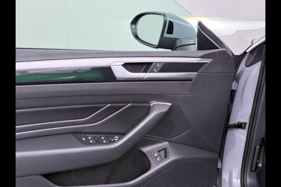Volkswagen Arteon Shooting Brake 1.4 TSI eHybrid R-Line BINNEN + BUITEN VAN: 37.900,- VOOR: 34.877,- UW WKVOORDEEL: 3.023,- | PANO| NAPPALEDER SPORTSTOELEN| ELEK. STOEL MET MEMORY| ELEK. ACHTERKLEP| ACHTERBANK VERWARMD| CAMERA| STOELVERWARMING| CARPLAY| DODE HOEK SENSOR