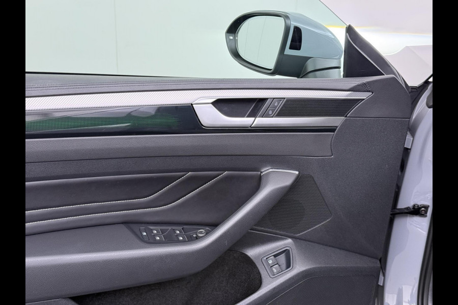 Volkswagen Arteon Shooting Brake 1.4 TSI eHybrid R-Line BINNEN + BUITEN VAN: 37.900,- VOOR: 34.877,- UW WKVOORDEEL: 3.023,- | PANO| NAPPALEDER SPORTSTOELEN| ELEK. STOEL MET MEMORY| ELEK. ACHTERKLEP| ACHTERBANK VERWARMD| CAMERA| STOELVERWARMING| CARPLAY| DODE HOEK SENSOR