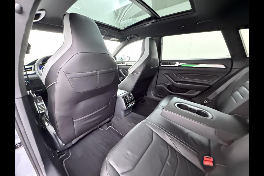 Volkswagen Arteon Shooting Brake 1.4 TSI eHybrid R-Line BINNEN + BUITEN VAN: 37.900,- VOOR: 34.877,- UW WKVOORDEEL: 3.023,- | PANO| NAPPALEDER SPORTSTOELEN| ELEK. STOEL MET MEMORY| ELEK. ACHTERKLEP| ACHTERBANK VERWARMD| CAMERA| STOELVERWARMING| CARPLAY| DODE HOEK SENSOR