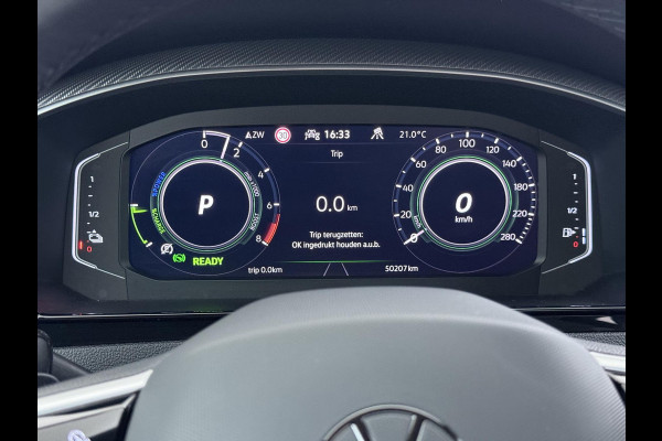 Volkswagen Arteon Shooting Brake 1.4 TSI eHybrid R-Line BINNEN + BUITEN VAN: 37.900,- VOOR: 34.877,- UW WKVOORDEEL: 3.023,- | PANO| NAPPALEDER SPORTSTOELEN| ELEK. STOEL MET MEMORY| ELEK. ACHTERKLEP| ACHTERBANK VERWARMD| CAMERA| STOELVERWARMING| CARPLAY| DODE HOEK SENSOR