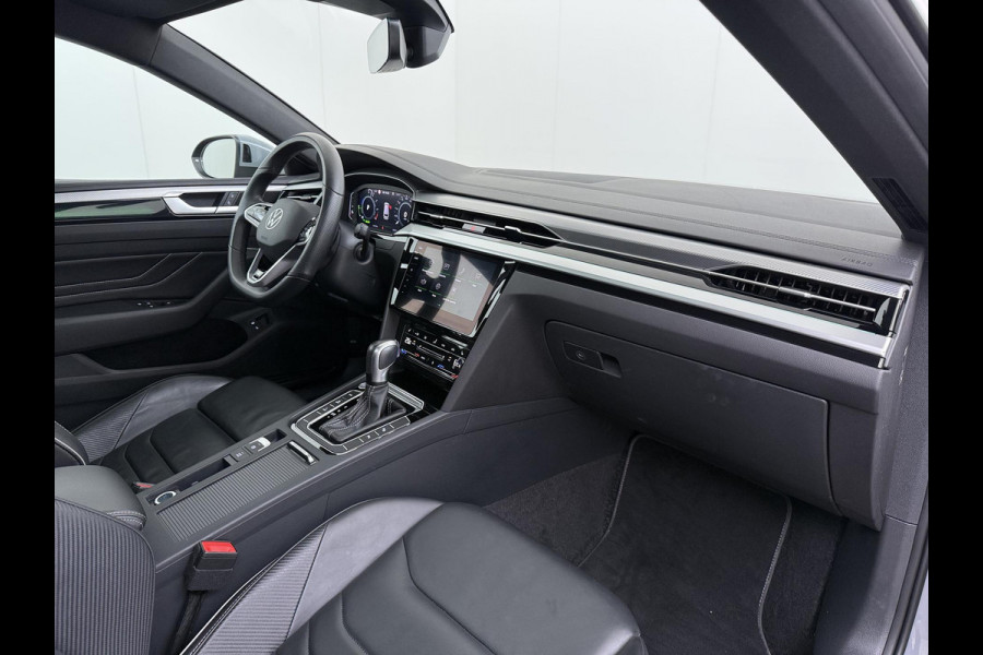 Volkswagen Arteon Shooting Brake 1.4 TSI eHybrid R-Line BINNEN + BUITEN VAN: 37.900,- VOOR: 34.877,- UW WKVOORDEEL: 3.023,- | PANO| NAPPALEDER SPORTSTOELEN| ELEK. STOEL MET MEMORY| ELEK. ACHTERKLEP| ACHTERBANK VERWARMD| CAMERA| STOELVERWARMING| CARPLAY| DODE HOEK SENSOR