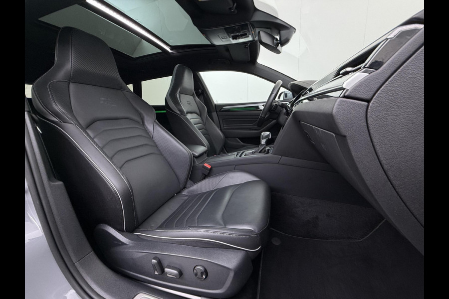 Volkswagen Arteon Shooting Brake 1.4 TSI eHybrid R-Line BINNEN + BUITEN VAN: 37.900,- VOOR: 34.877,- UW WKVOORDEEL: 3.023,- | PANO| NAPPALEDER SPORTSTOELEN| ELEK. STOEL MET MEMORY| ELEK. ACHTERKLEP| ACHTERBANK VERWARMD| CAMERA| STOELVERWARMING| CARPLAY| DODE HOEK SENSOR