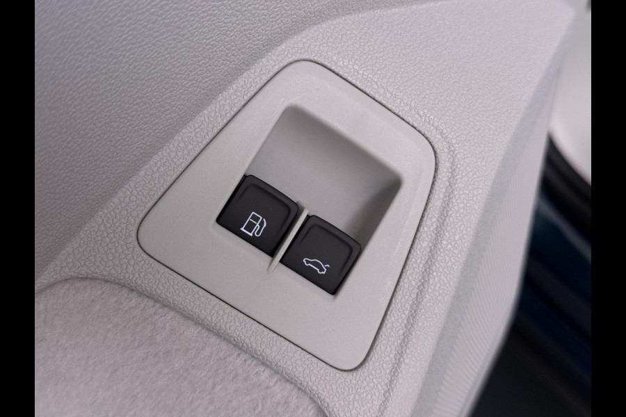 Volkswagen Tiguan 1.4 TSI eHybrid PHEV VAN: 30.900,- VOOR: 28.877,- UW WKVOORDEEL: 2.023,- | ELEK. ACHTERKLEP| STOEL MASSAGE| STOEL + STUURVERWARMING| PARKEERSENS. VOOR EN ACHTER| RIJKLAARPRIJS INCL. 12 MND BOVAG GARANTIE