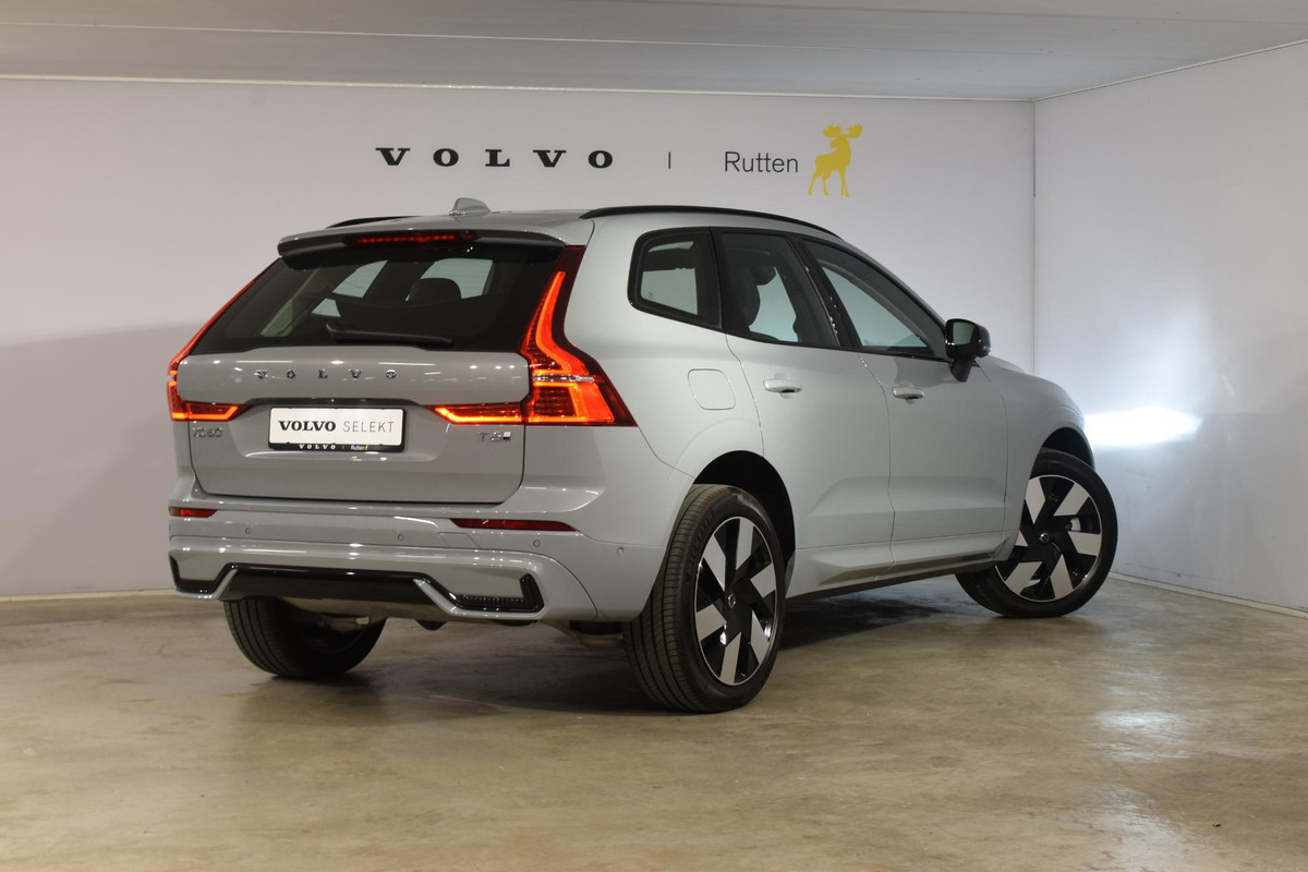 Volvo XC60 T6 350PK Automaat Plug-in Hybrid AWD Ultra Dark / Navigatie / Luchtvering / 360 Camera / Adaptieve Cruise Control / Stuurverwarming / Stoelverwarming v+a / Head-up Display / Elektr. Achterklep / Schuifdak / Trekhaak