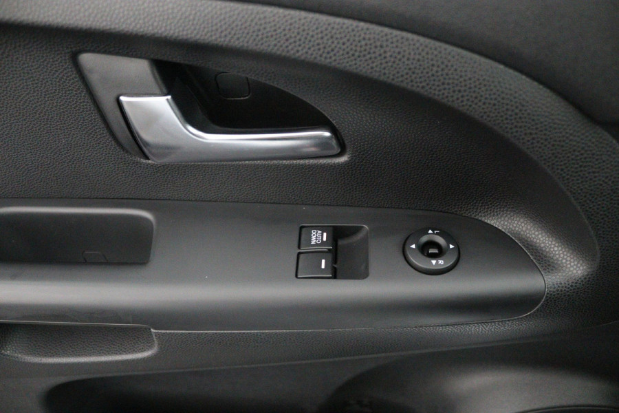 Kia Venga 1.6 CVVT Edition - Airco- Cruise Control - Navigatie- Achteruitrijcamera - Trekhaak- 12 maanden Bovag Garantie