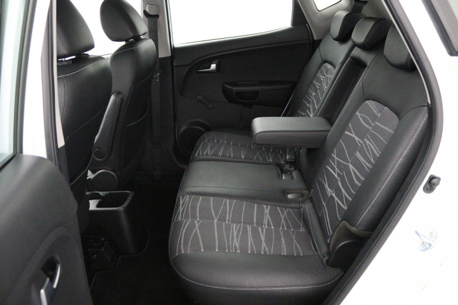 Kia Venga 1.6 CVVT Edition - Airco- Cruise Control - Navigatie- Achteruitrijcamera - Trekhaak- 12 maanden Bovag Garantie