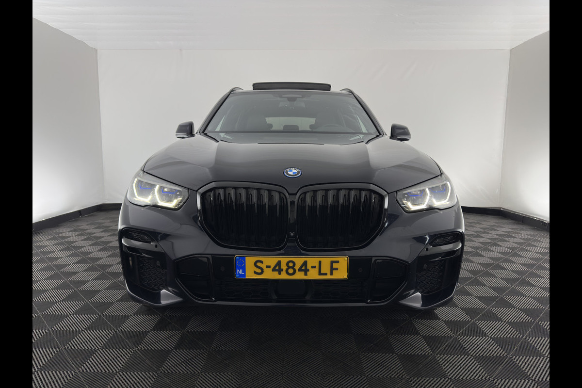 BMW X5 xDrive45e M-Sportpack High Executive (Plug-In) {SoH-91%} (INCL-BTW) *PANO | LEATHER | LASER-LED | HARMAN/KARDON | MEMORY-PACK | TOPVIEW | ADAPTIVE-CRUISE | BLINDSPOT | DIGI-COCKPIT | PRIVACY-GLASS | SHIFTPADDLES | HEAD-UP | TOWBAR | 22''A