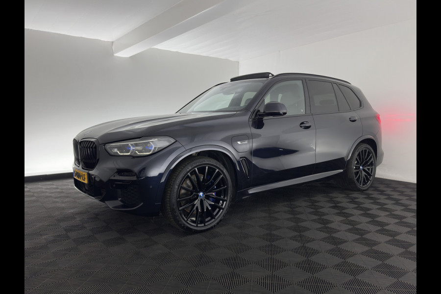 BMW X5 xDrive45e M-Sportpack High Executive (Plug-In) {SoH-91%} (INCL-BTW) *PANO | LEATHER | LASER-LED | HARMAN/KARDON | MEMORY-PACK | TOPVIEW | ADAPTIVE-CRUISE | BLINDSPOT | DIGI-COCKPIT | PRIVACY-GLASS | SHIFTPADDLES | HEAD-UP | TOWBAR | 22''A