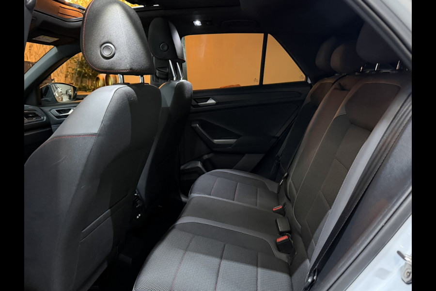 Volkswagen T-Roc 1.5 TSI Sport Business R|Automaat|ACC|Pano|19" Zwarte Velgen|Trekhaak 1.500kg|Blindspot|Keyless|Rijklaar