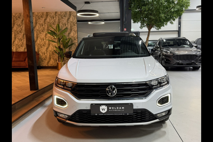 Volkswagen T-Roc 1.5 TSI Sport Business R|Automaat|ACC|Pano|19" Zwarte Velgen|Trekhaak 1.500kg|Blindspot|Keyless|Rijklaar