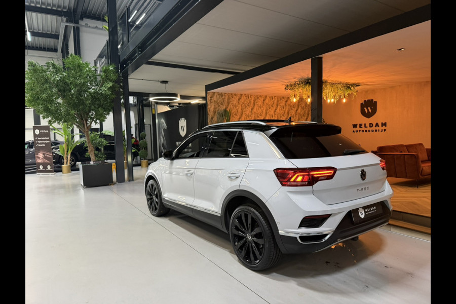 Volkswagen T-Roc 1.5 TSI Sport Business R|Automaat|ACC|Pano|19" Zwarte Velgen|Trekhaak 1.500kg|Blindspot|Keyless|Rijklaar