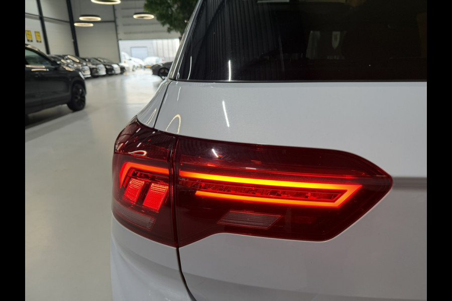Volkswagen T-Roc 1.5 TSI Sport Business R|Automaat|ACC|Pano|19" Zwarte Velgen|Trekhaak 1.500kg|Blindspot|Keyless|Rijklaar
