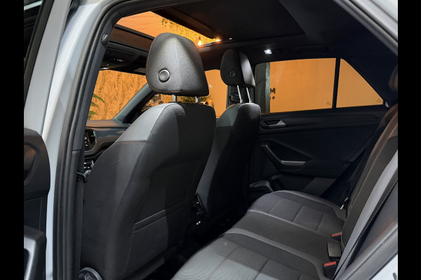 Volkswagen T-Roc 1.5 TSI Sport Business R|Automaat|ACC|Pano|19" Zwarte Velgen|Trekhaak 1.500kg|Blindspot|Keyless|Rijklaar