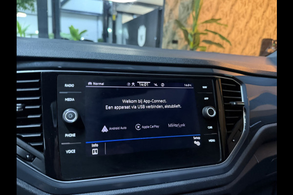 Volkswagen T-Roc 1.5 TSI Sport Business R|Automaat|ACC|Pano|19" Zwarte Velgen|Trekhaak 1.500kg|Blindspot|Keyless|Rijklaar
