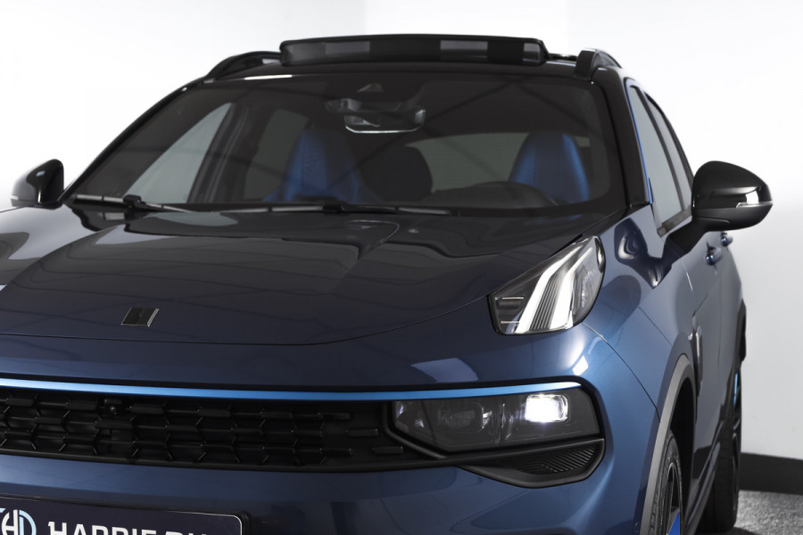 Lynk & Co 01 1.5 PHEV 261PK MY24 | Donkere hemel | 7.4 kWh Boordlader | Stoel-+Stuurverw. |  360 Camera | S/K-panodak | Adapt. Cruise | Memory | Elek. klep | LM 20" | 1538