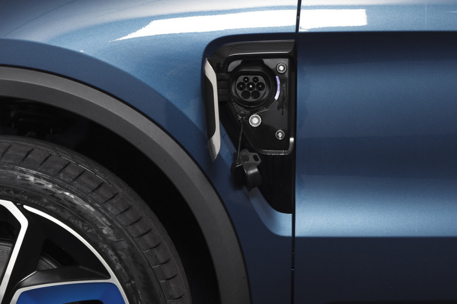 Lynk & Co 01 1.5 PHEV 261PK MY24 | Donkere hemel | 7.4 kWh Boordlader | Stoel-+Stuurverw. |  360 Camera | S/K-panodak | Adapt. Cruise | Memory | Elek. klep | LM 20" | 1538