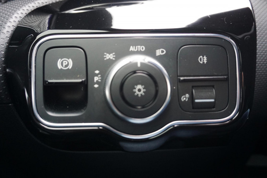 Mercedes-Benz A-Klasse 180 Luxury/Sportstoelen/leer/Sfeerverlichting/ Widescreen/Carplay.