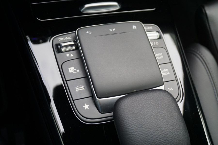 Mercedes-Benz A-Klasse 180 Luxury/Sportstoelen/leer/Sfeerverlichting/ Widescreen/Carplay.