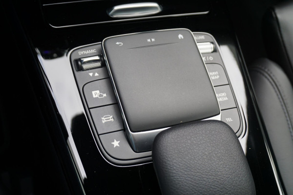 Mercedes-Benz A-Klasse 180 Luxury/Sportstoelen/leer/Sfeerverlichting/ Widescreen/Carplay.