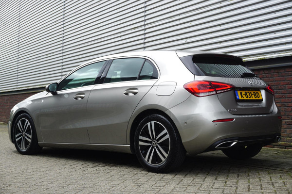 Mercedes-Benz A-Klasse 180 Luxury/Sportstoelen/leer/Sfeerverlichting/ Widescreen/Carplay.