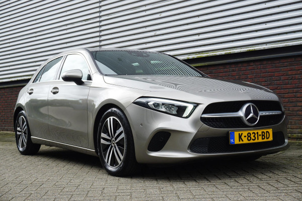 Mercedes-Benz A-Klasse 180 Luxury/Sportstoelen/leer/Sfeerverlichting/ Widescreen/Carplay.