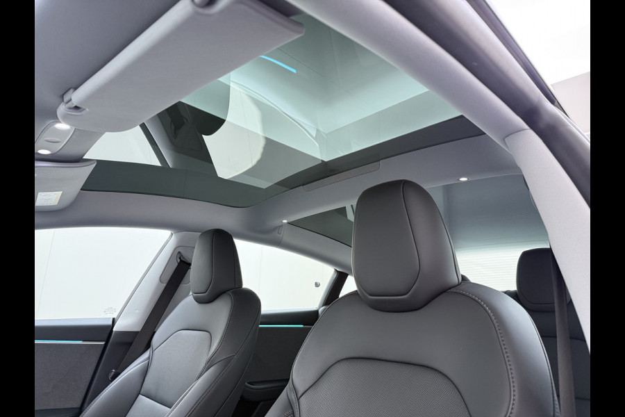 Tesla Model 3 RWD Highland NIEUW MODEL LFP SOH 94% Warmtepomp Entertainment Display Achter FSD 4 Computer AMD Ryzen™ Stoel+Achterbank+Stuurver Lmv Led Elek.Achterklep Draadloos Laden Wifi Dodehoek detector Keyless Fabrieksgarantie tot 17-1-2028/80.000km! Garantie op Accu en Motor tot 17-1-2032/160.000km