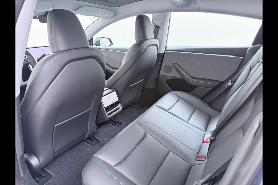 Tesla Model 3 RWD Highland NIEUW MODEL LFP SOH 94% Warmtepomp Entertainment Display Achter FSD 4 Computer AMD Ryzen™ Stoel+Achterbank+Stuurver Lmv Led Elek.Achterklep Draadloos Laden Wifi Dodehoek detector Keyless Fabrieksgarantie tot 17-1-2028/80.000km! Garantie op Accu en Motor tot 17-1-2032/160.000km