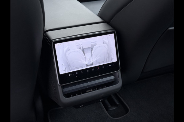 Tesla Model 3 RWD Highland NIEUW MODEL LFP SOH 94% Warmtepomp Entertainment Display Achter FSD 4 Computer AMD Ryzen™ Stoel+Achterbank+Stuurver Lmv Led Elek.Achterklep Draadloos Laden Wifi Dodehoek detector Keyless Fabrieksgarantie tot 17-1-2028/80.000km! Garantie op Accu en Motor tot 17-1-2032/160.000km