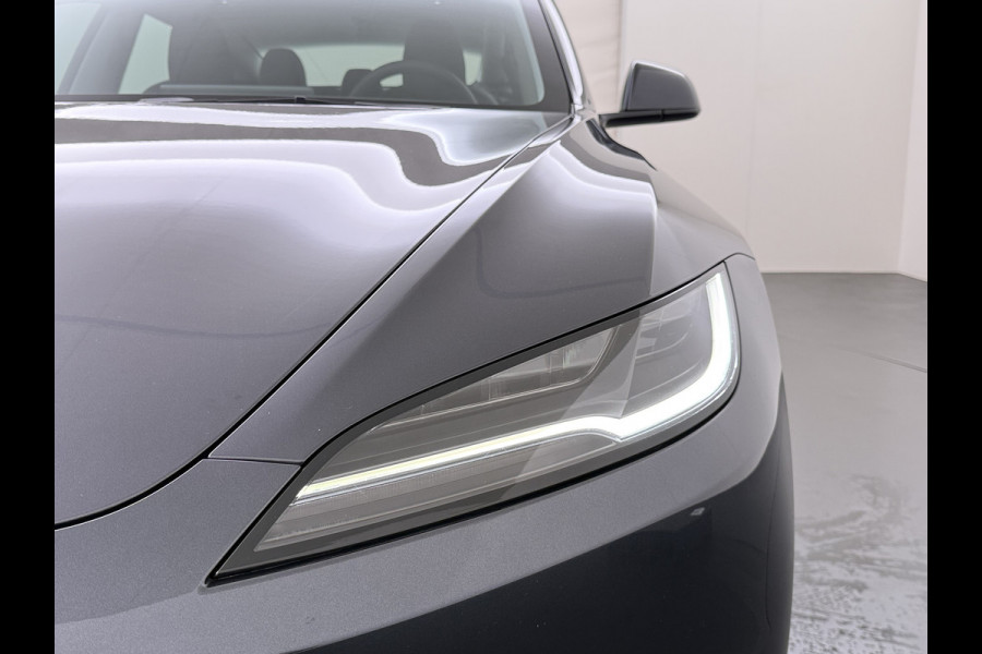 Tesla Model 3 RWD Highland NIEUW MODEL LFP SOH 94% Warmtepomp Entertainment Display Achter FSD 4 Computer AMD Ryzen™ Stoel+Achterbank+Stuurver Lmv Led Elek.Achterklep Draadloos Laden Wifi Dodehoek detector Keyless Fabrieksgarantie tot 17-1-2028/80.000km! Garantie op Accu en Motor tot 17-1-2032/160.000km
