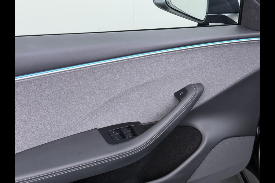 Tesla Model 3 RWD Highland NIEUW MODEL LFP SOH 94% Warmtepomp Entertainment Display Achter FSD 4 Computer AMD Ryzen™ Stoel+Achterbank+Stuurver Lmv Led Elek.Achterklep Draadloos Laden Wifi Dodehoek detector Keyless Fabrieksgarantie tot 17-1-2028/80.000km! Garantie op Accu en Motor tot 17-1-2032/160.000km