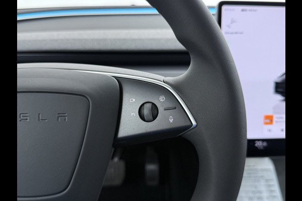 Tesla Model 3 RWD Highland NIEUW MODEL LFP SOH 94% Warmtepomp Entertainment Display Achter FSD 4 Computer AMD Ryzen™ Stoel+Achterbank+Stuurver Lmv Led Elek.Achterklep Draadloos Laden Wifi Dodehoek detector Keyless Fabrieksgarantie tot 17-1-2028/80.000km! Garantie op Accu en Motor tot 17-1-2032/160.000km