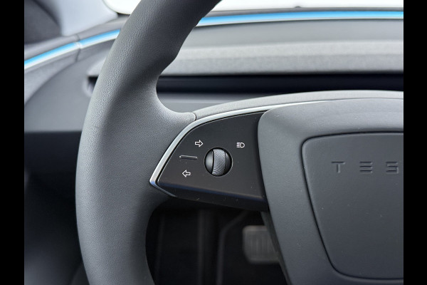 Tesla Model 3 RWD Highland NIEUW MODEL LFP SOH 94% Warmtepomp Entertainment Display Achter FSD 4 Computer AMD Ryzen™ Stoel+Achterbank+Stuurver Lmv Led Elek.Achterklep Draadloos Laden Wifi Dodehoek detector Keyless Fabrieksgarantie tot 17-1-2028/80.000km! Garantie op Accu en Motor tot 17-1-2032/160.000km