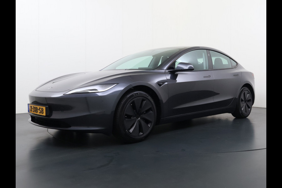 Tesla Model 3 RWD Highland NIEUW MODEL LFP SOH 94% Warmtepomp Entertainment Display Achter FSD 4 Computer AMD Ryzen™ Stoel+Achterbank+Stuurver Lmv Led Elek.Achterklep Draadloos Laden Wifi Dodehoek detector Keyless Fabrieksgarantie tot 17-1-2028/80.000km! Garantie op Accu en Motor tot 17-1-2032/160.000km