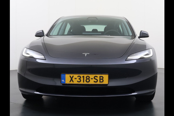 Tesla Model 3 RWD Highland NIEUW MODEL LFP SOH 94% Warmtepomp Entertainment Display Achter FSD 4 Computer AMD Ryzen™ Stoel+Achterbank+Stuurver Lmv Led Elek.Achterklep Draadloos Laden Wifi Dodehoek detector Keyless Fabrieksgarantie tot 17-1-2028/80.000km! Garantie op Accu en Motor tot 17-1-2032/160.000km