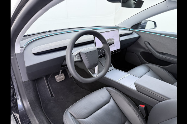 Tesla Model 3 RWD Highland NIEUW MODEL LFP SOH 94% Warmtepomp Entertainment Display Achter FSD 4 Computer AMD Ryzen™ Stoel+Achterbank+Stuurver Lmv Led Elek.Achterklep Draadloos Laden Wifi Dodehoek detector Keyless Fabrieksgarantie tot 17-1-2028/80.000km! Garantie op Accu en Motor tot 17-1-2032/160.000km
