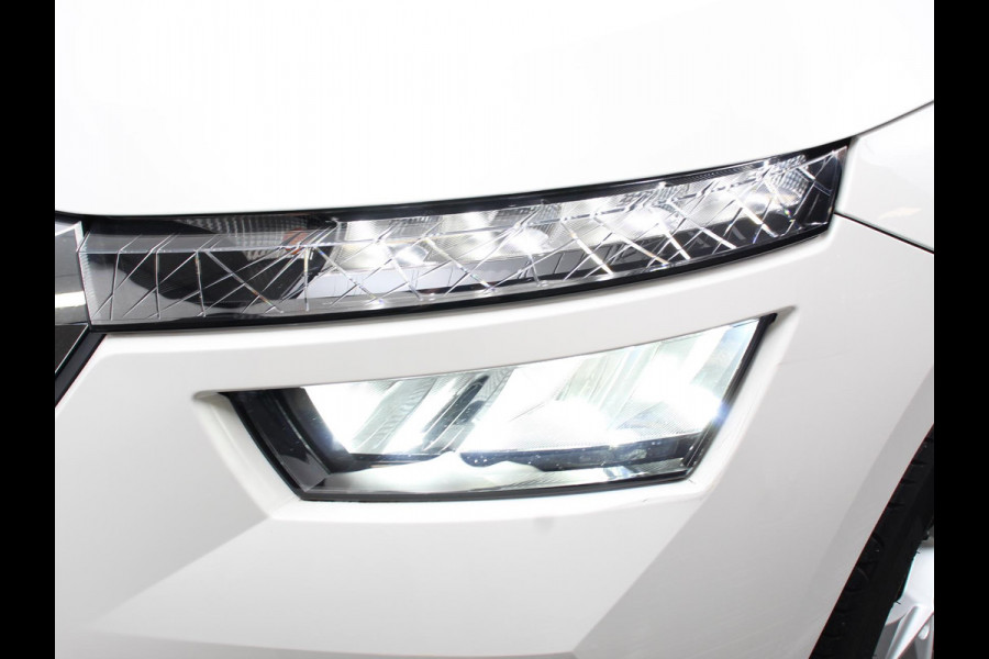 Škoda Kamiq 1.0 TSI Sport Business Climate control Cruise control Achteruitrijcamera Parkeersensoren Keyless Navigatie Apple Carplay/ Android auto Lichtmetalen velgen
