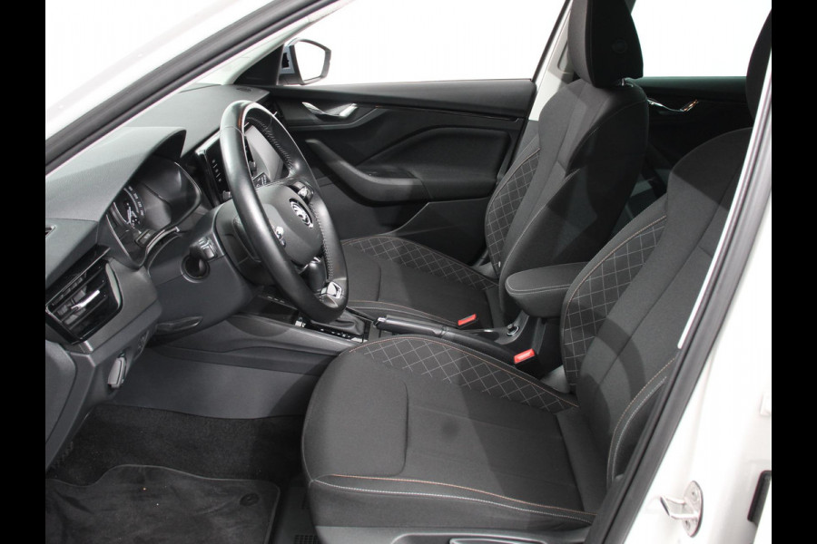 Škoda Kamiq 1.0 TSI Sport Business Climate control Cruise control Achteruitrijcamera Parkeersensoren Keyless Navigatie Apple Carplay/ Android auto Lichtmetalen velgen